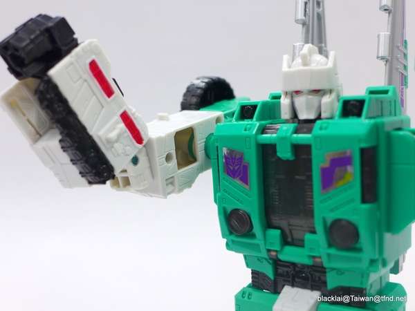 Generations Titans Return Sixshot   In Hand Photos Of Wave 3 Leader Class Figure  (8 of 89)